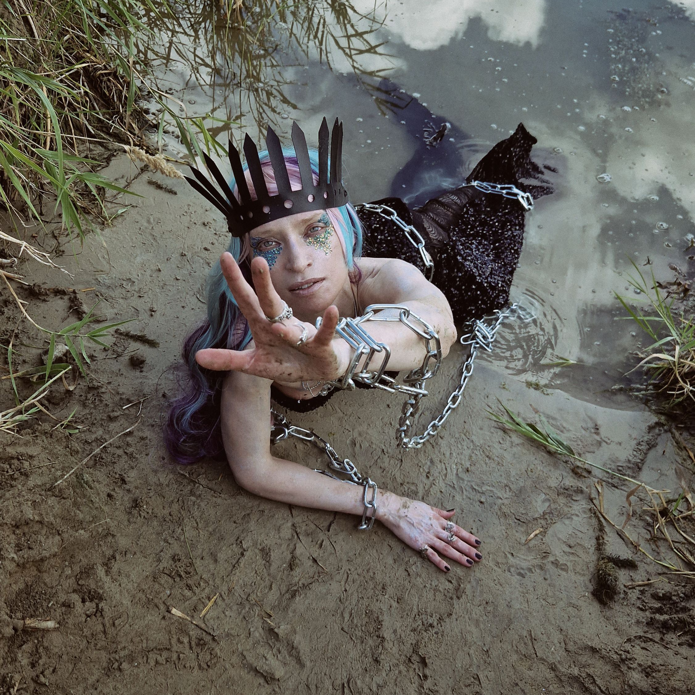 THE CAPTIVE SIREN