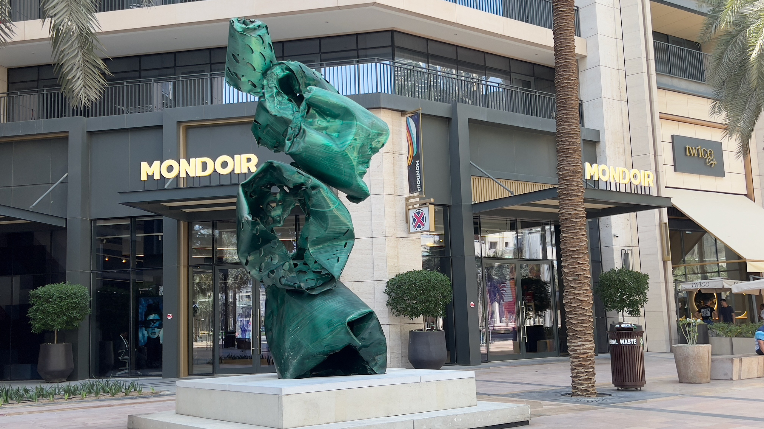 Mondoir Gallery, Dubai 04
